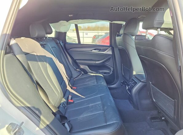 5UX53DP01R9V27899 2024 BMW X3 Белый Вид задней части салона