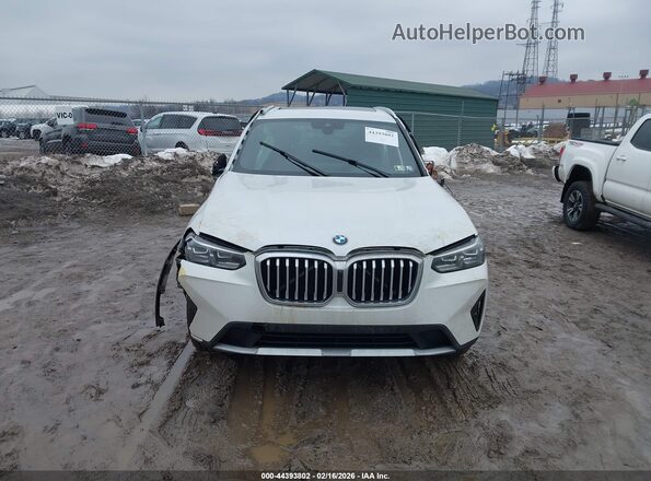 5UX53DP05N9M26195 2022 BMW X3 Белый Вид задней части салона