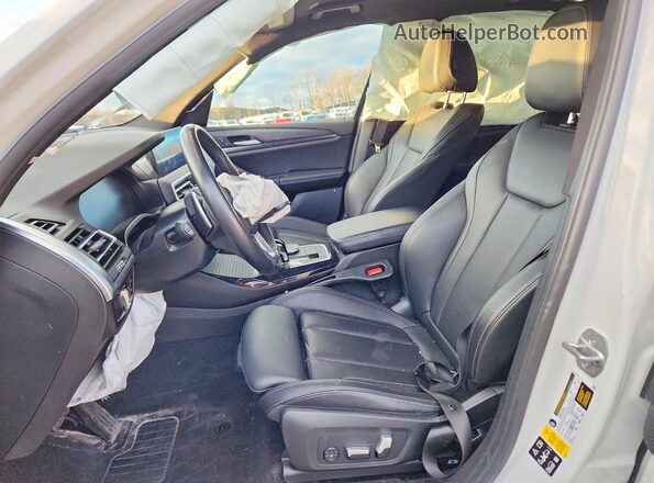 5UX53DP07P9S79784 2023 BMW X3 Белый Вид салона спереди