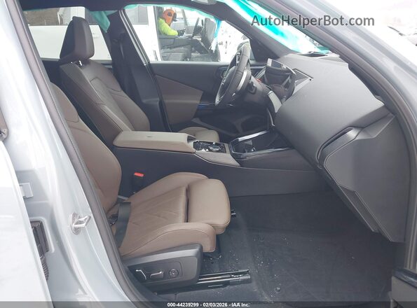 5UX53GP05T9224939 2026 BMW X3 Silver Вид салону спереду