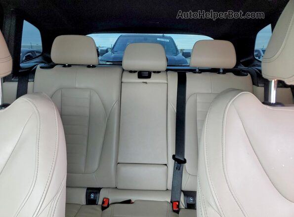 5UX83DP07N9J41737 2022 BMW X3 White Rear seats view