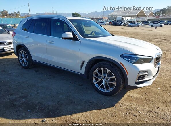 5UXCR4C03L9B30913 2020 BMW X5 Белый Передняя правая четверть