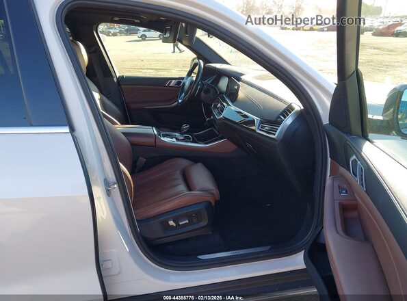 5UXCR4C03L9B30913 2020 BMW X5 Белый Вид салона спереди