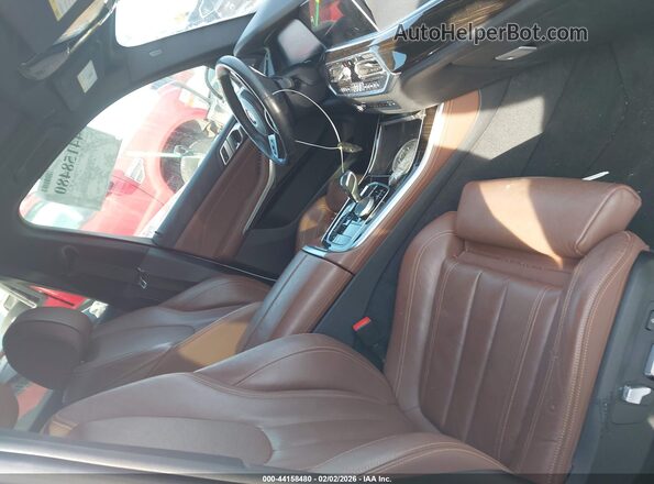 5UXCR6C57KLL35592 2019 BMW X5 Белый Вид салона спереди