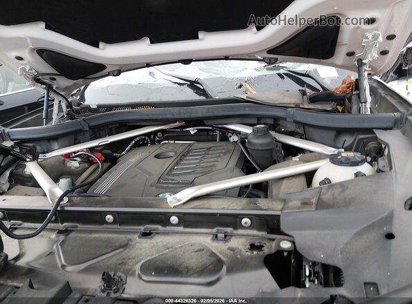 5UXCW2C00N9K39438 2022 BMW X7 Белый Вид сзади