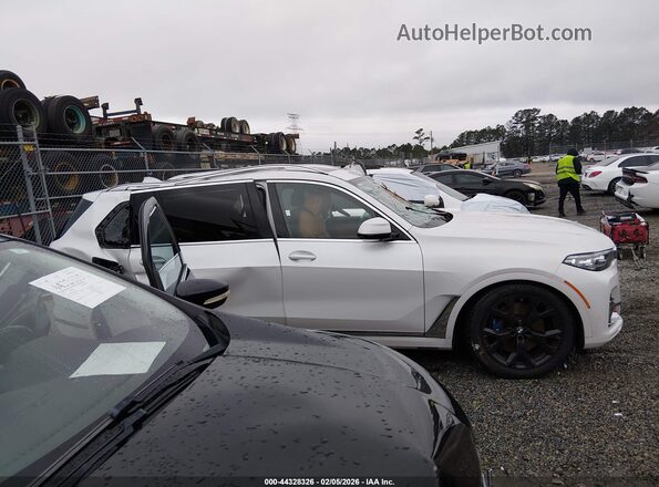 5UXCW2C00N9K39438 2022 BMW X7 Белый Вид щитка приборов