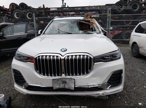 5UXCW2C00N9K39438 2022 BMW X7 Белый Вид панели приборов