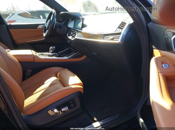 5UXCW2C01M9F27860 2021 BMW X7 Black Вид салону спереду