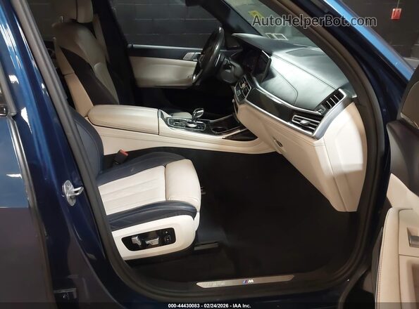 5UXCW2C03M9E70013 2021 BMW X7 Blue Widok wnętrza z przodu