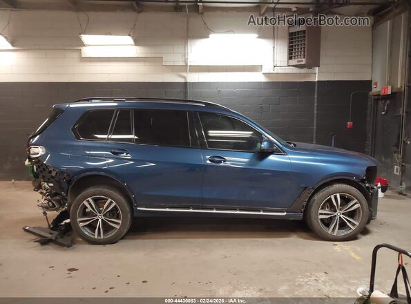5UXCW2C03M9E70013 2021 BMW X7 Blue Widok wnętrza z tyłu
