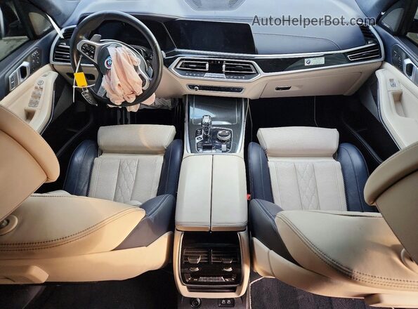 5UXCW2C0XL0E74708 2020 BMW X7 Красный Вид панели приборов