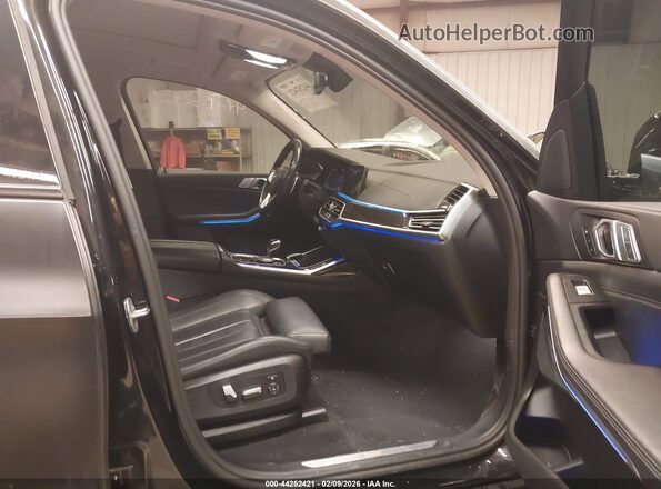 5UXCW2C0XM9F68049 2021 BMW X7 Black Widok wnętrza z przodu