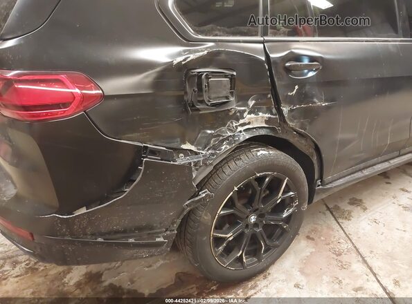 5UXCW2C0XM9F68049 2021 BMW X7 Black Widok z przodu