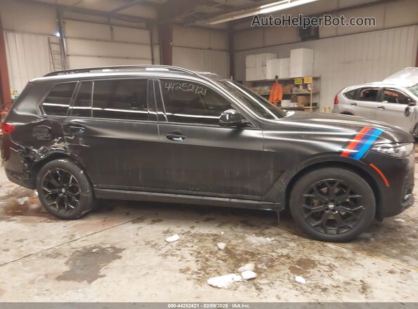 5UXCW2C0XM9F68049 2021 BMW X7 Black Widok wnętrza z tyłu