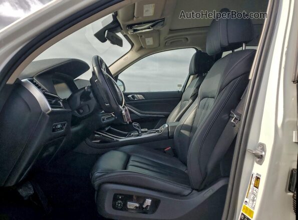 5UXCW2C53KL088895 2019 BMW X7 Белый Вид салона спереди