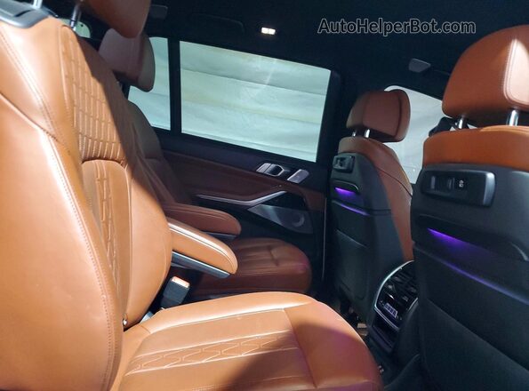 5UXCX4C57KLS36636 2019 BMW X7 Белый Вид задней части салона