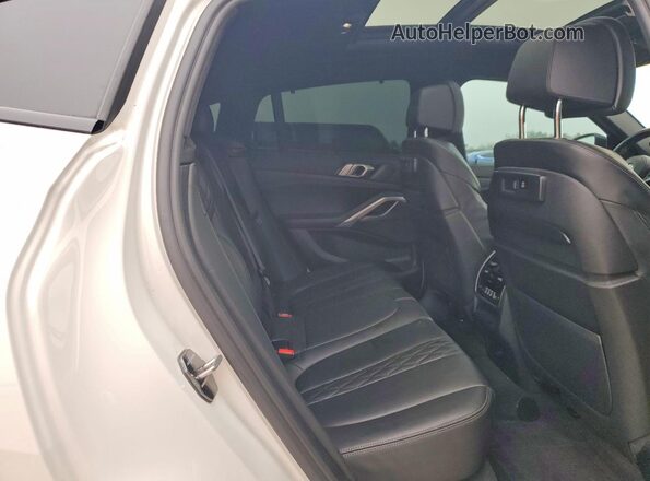 5UXCY6C01M9H49977 2021 BMW X6 White Widok wnętrza z tyłu