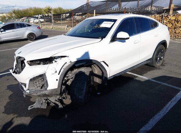 5UXCY6C02L9C90683 2020 BMW X6 Белый Передняя левая четверть