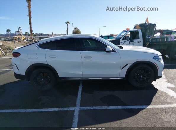 5UXCY6C02L9C90683 2020 BMW X6 Белый Вид задней части салона
