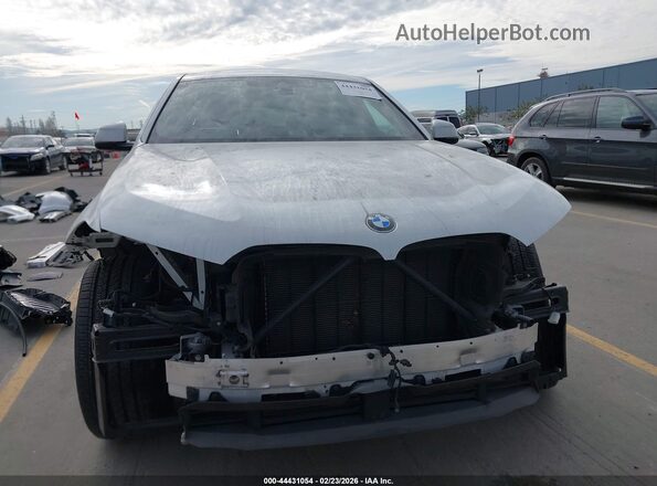 5UXCY6C06P9N62025 2023 BMW X6 White Вид задньої частини салону