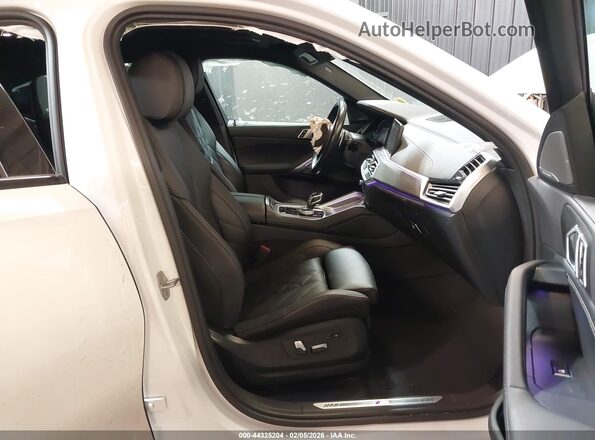 5UXCY6C06P9R42532 2023 BMW X6 Белый Вид салона спереди