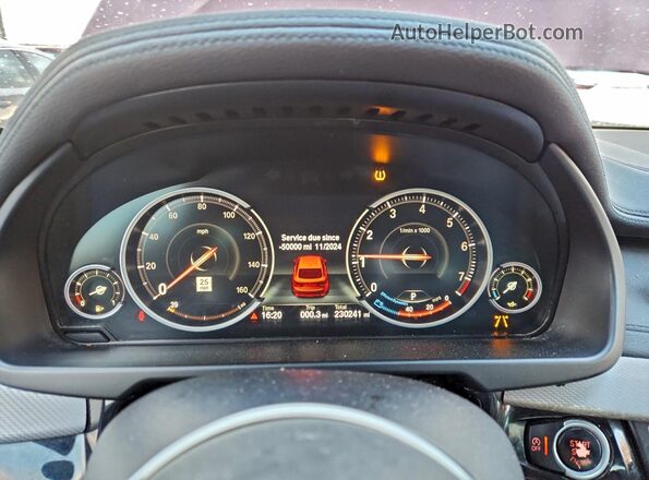 5UXKU2C33H0U29027 2017 BMW X6 Красный Вид щитка приборов