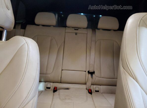 5UXTR7C50KLF23766 2019 BMW X3 Black Widok tylnych siedzeń