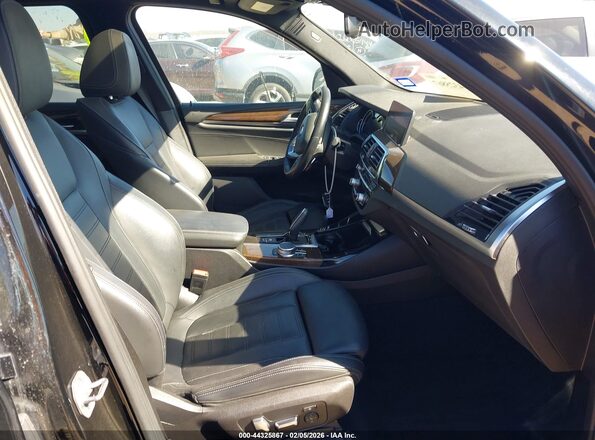 5UXTR7C50KLR45372 2019 BMW X3 Черный Вид салона спереди