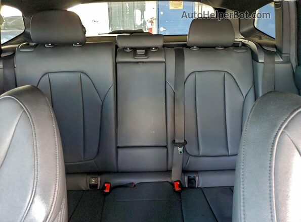 5UXTR7C58KLF29234 2019 BMW X3 Blue Widok tylnych siedzeń