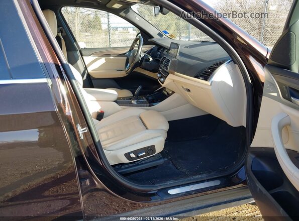 5UXTR9C56JLC76795 2018 BMW X3 Бордовый Вид салона спереди