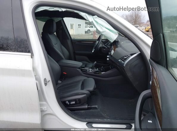 5UXTY5C00M9E27762 2021 BMW X3 Белый Вид салона спереди