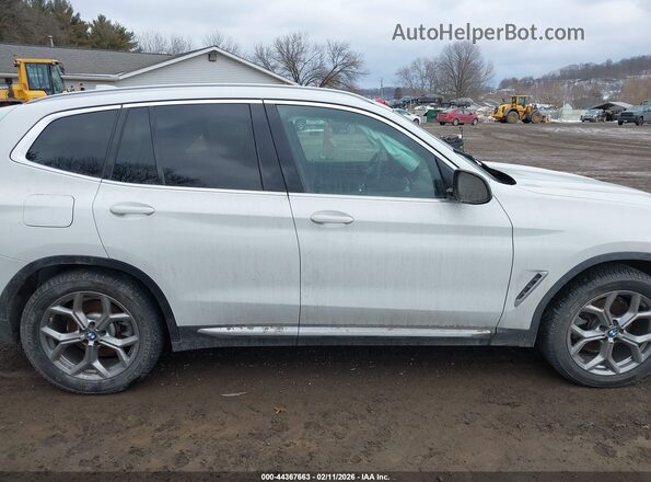 5UXTY5C00M9E27762 2021 BMW X3 Белый Вид задней части салона