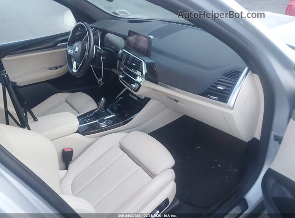 5UXTY5C08LLT34423 2020 BMW X3 Серебряный Вид салона спереди