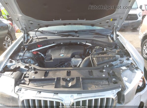 5UXWX9C32H0W78159 2017 BMW X3 Серебряный Вид сзади