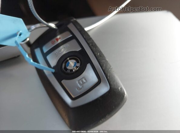 5UXWX9C32H0W78159 2017 BMW X3 Серебряный Вид панели приборов