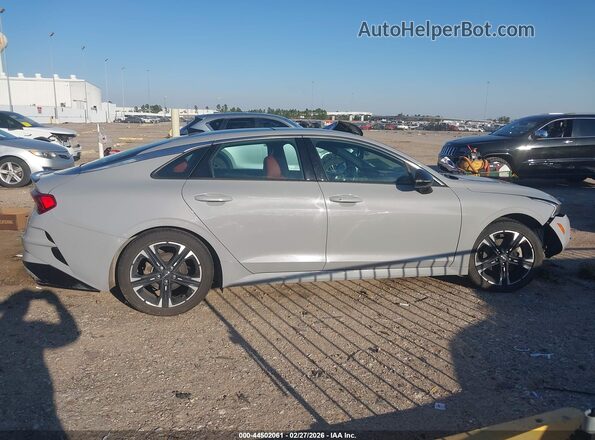 5XXG64J2XRG232864 2024 KIA K5 Серый Вид задней части салона