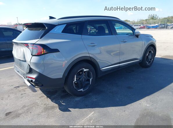 5XYK33DFXTG390958 2026 KIA SPORTAGE Серый Задняя правая четверть