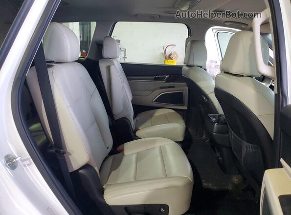 5XYP6DHC8NG210818 2022 KIA TELLURIDE White უკანა სალონის ხედი