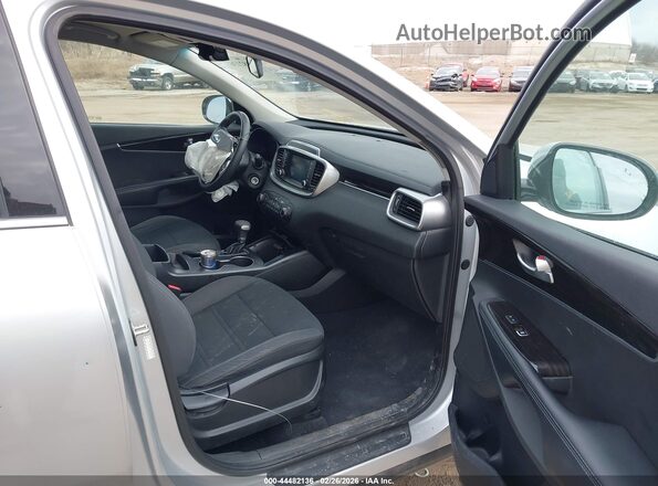 5XYPG4A37LG708237 2020 KIA SORENTO Серебряный Вид салона спереди