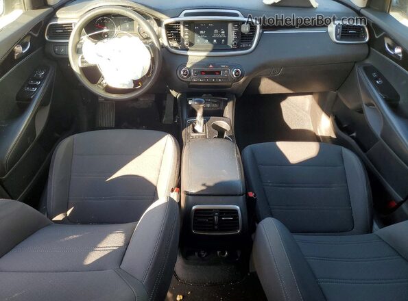 5XYPGDA5XKG487586 2019 KIA SORENTO Silver Widok deski rozdzielczej