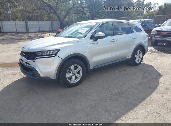 5XYRG4LC1NG113683 2022 KIA SORENTO Silver Vista tres cuartos delantera izquierda