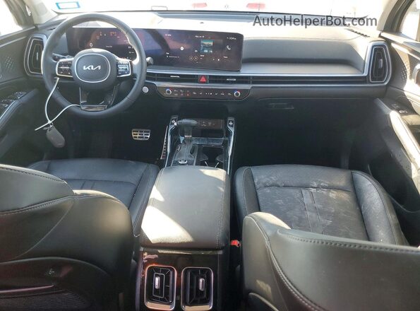 5XYRK4JF0RG253175 2024 KIA SORENTO Серый Вид панели приборов