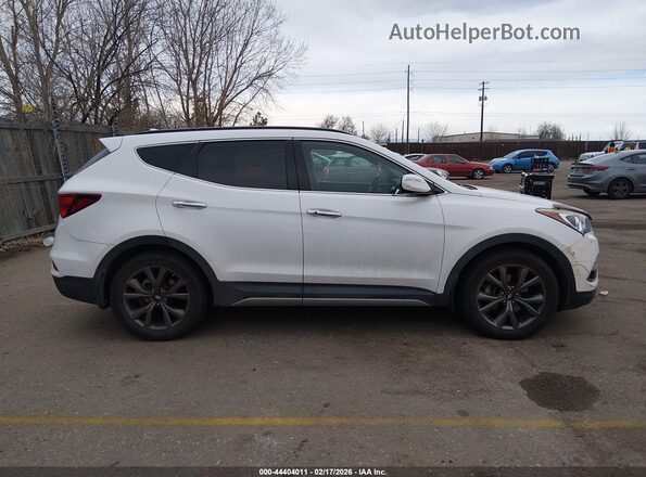 5XYZWDLA4HG473455 2017 HYUNDAI SANTA FE White Widok wnętrza z tyłu