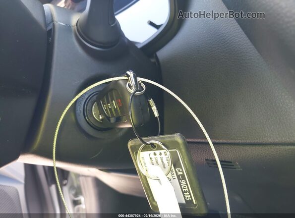 5YFB4MDE1TP385976 2026 TOYOTA LL Серебряный Вид панели приборов
