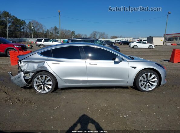 5YJ3E1EA1JF024252 2018 TESLA MODEL 3 Серебряный Вид задней части салона