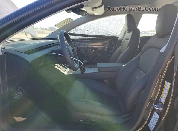 5YJ3E1EA2SF042602 2025 TESLA MODEL Black წინა სალონის ხედი
