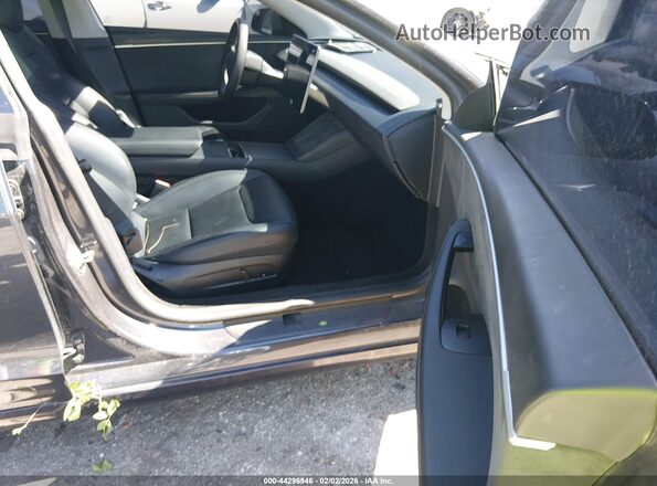5YJ3E1EB2SF904130 2025 TESLA MODEL 3 Black Vista interior delantera