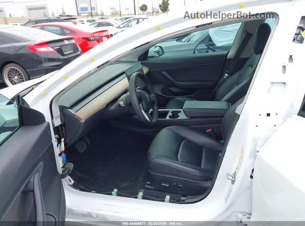 5YJ3E1EB4MF942915 2021 TESLA MODEL 3 Белый Вид салона спереди