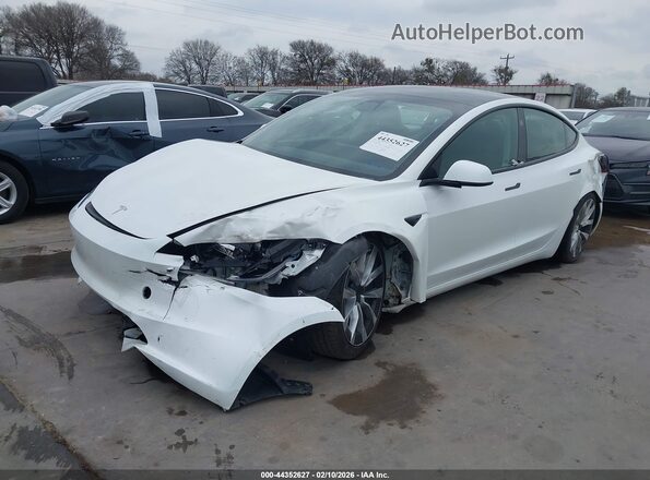 5YJ3E1EB8RF736018 2024 TESLA MODEL 3 Белый Передняя левая четверть