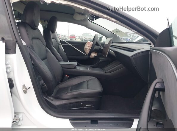 5YJ3E1EB8RF736018 2024 TESLA MODEL 3 Белый Вид салона спереди